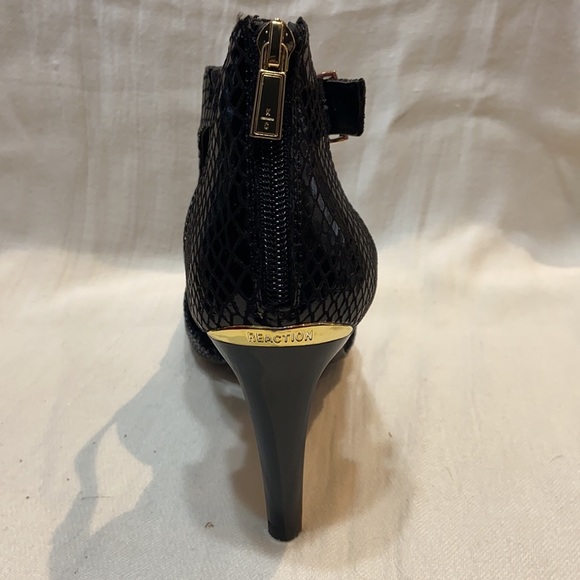 NIB KENNETH COLE black strappy heeled shoes size 8.5 - Picture 6 of 7